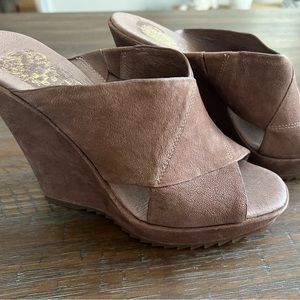 Vince Camuto platform wedges size 7.5 NWOT